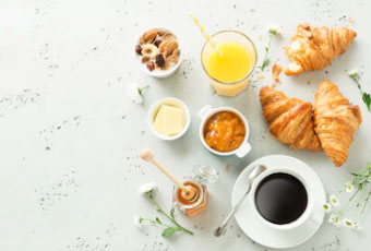 Archivé: Brunch pour une personne: 1 café au choix + 1 jus au choix (citronnade, melon) +  viennoiseries (croissant ou pain au chocolat) ou cake + Assortiment de charcuterie et fromage + Assortiment de beurre , miel, confiture, chamia + Toast + 1 omelette nature ou thon, fromage ou ojja : oeuf piquante + 1 bol de céréale + 1 yaourt + 1 thés infusion + Une bouteille d’eau 1L à 10 dt au lieu de 20 dt au salon de thé l’ambassad’or (Lac 1)