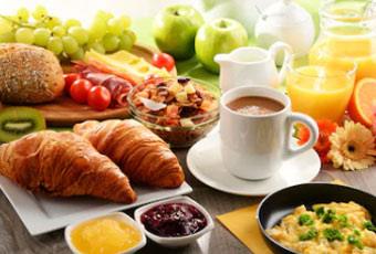 Archivé: Brunch pour une personne: 1 café au choix + 1 jus au choix (citronnade, melon) +  viennoiseries (croissant ou pain au chocolat) ou cake + Assortiment de charcuterie et fromage + Assortiment de beurre , miel, confiture, chamia + Toast + 1 omelette nature ou thon, fromage ou ojja : oeuf piquante + 1 bol de céréale + 1 yaourt + 1 thés infusion + Une bouteille d’eau 1L à 10 dt au lieu de 20 dt au salon de thé l’ambassad’or (Lac 1)